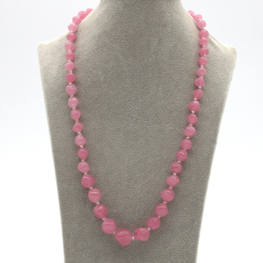 STARKFARBIGES ROSENQUARZ COLLIER EINZELN GEKNÜPFT IN HANDARBEIT. — Necklace — Kunst- und Auktionshaus Kleinhenz