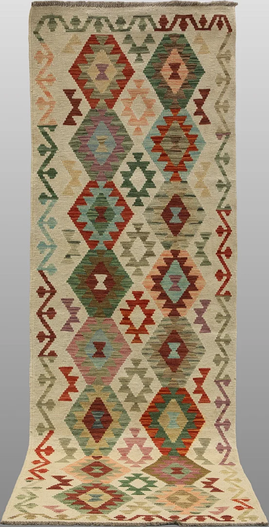 MATTA. Kelim klassisk design gallerimodell, 250 x 80 cm. — Oriental Carpets & Textiles — Södermanlands Auktionsverk