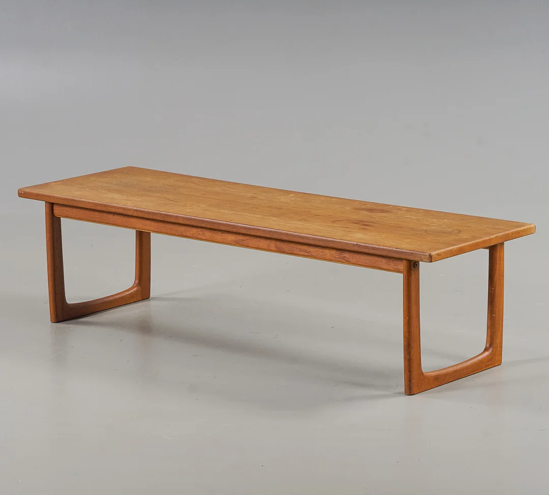 BÄNK / SOFFBORD Teak, 1960-tal. — Tables — Karlstad Hammarö Auktionsverk