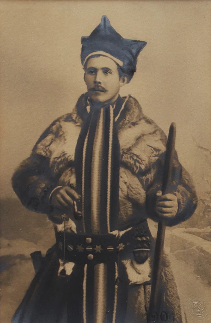 BORG MESCH. Fotografi, samisk man, 1901. — Photography — Växjö Auktionskammare