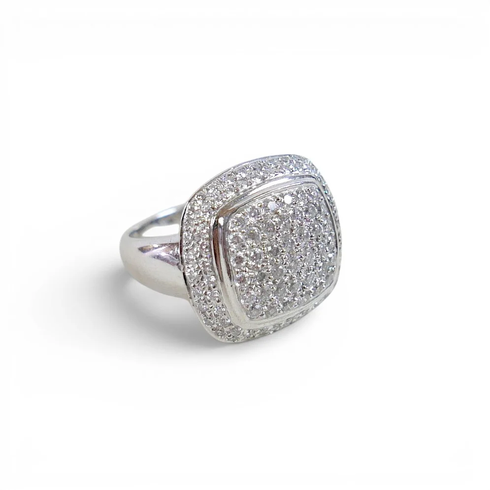 AN 18K WHITE GOLD AND DIAMOND RING. — Rings — Batemans of Stamford