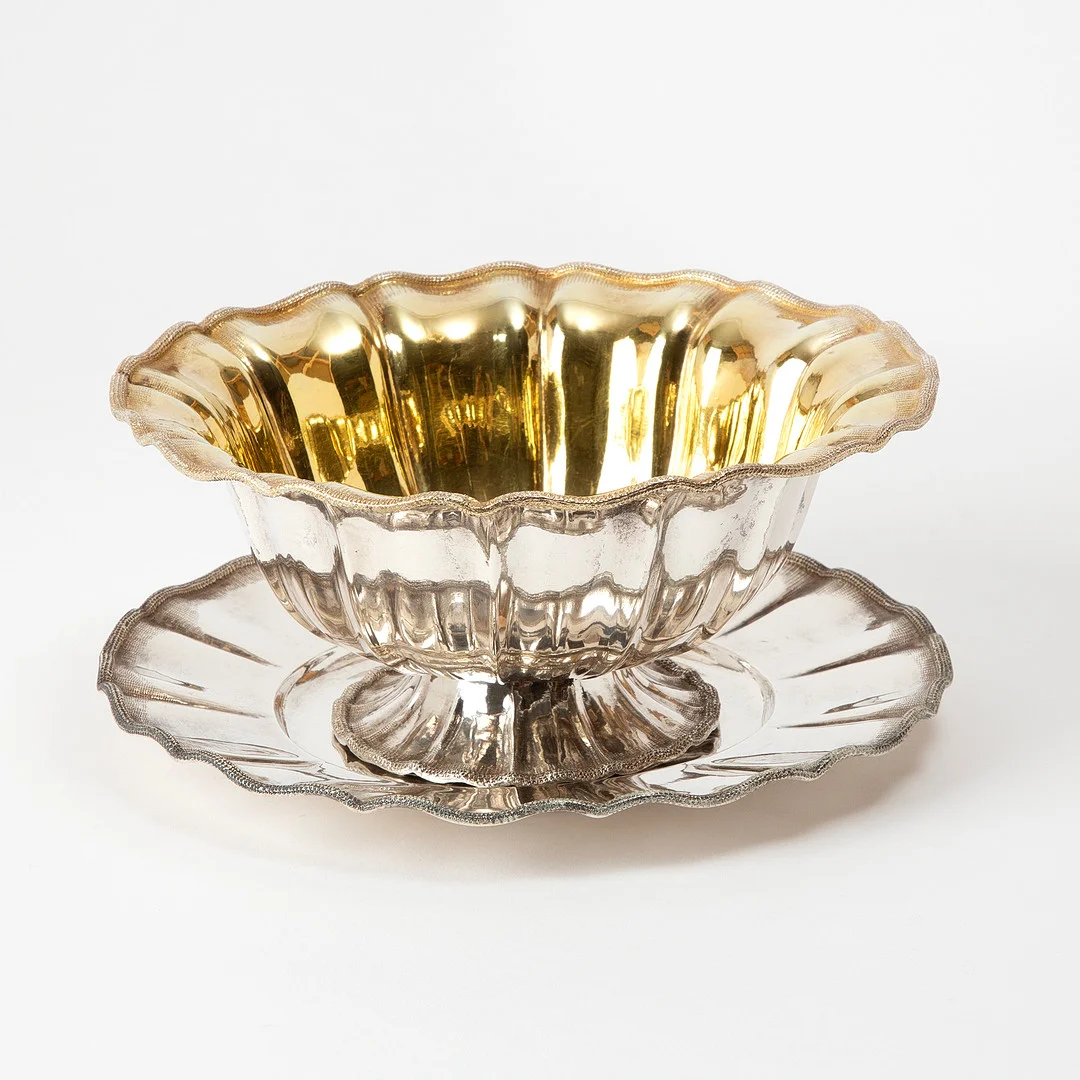 GUSTAF MÖLLENBORG. Såsskål med fat, silver, Sverige, 1851. — Silver — Stockholms Auktionsverk Göteborg