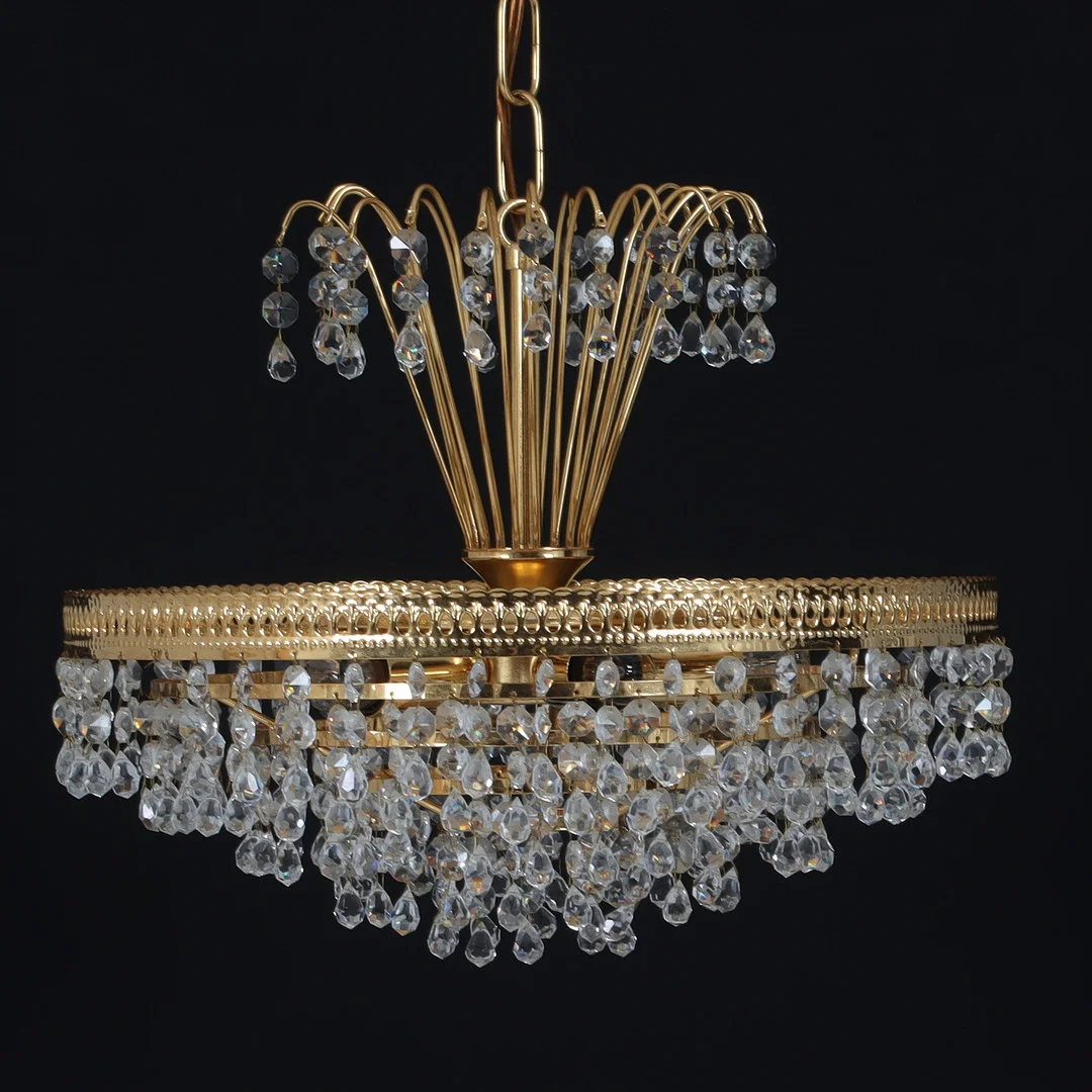 TAKLAMPA, metall, prismor, 1900-talets senare del. — Ceiling lights — Stadsauktion Sundsvall
