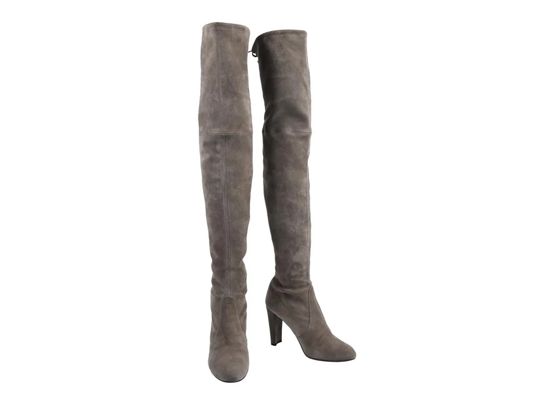 STÖVLAR, STUART WEITZMAN, Highland, beige mocka, stl 38, klack 9,5 cm, längd 70 cm, kartong. — Kläder/Stövlar — Kaplans