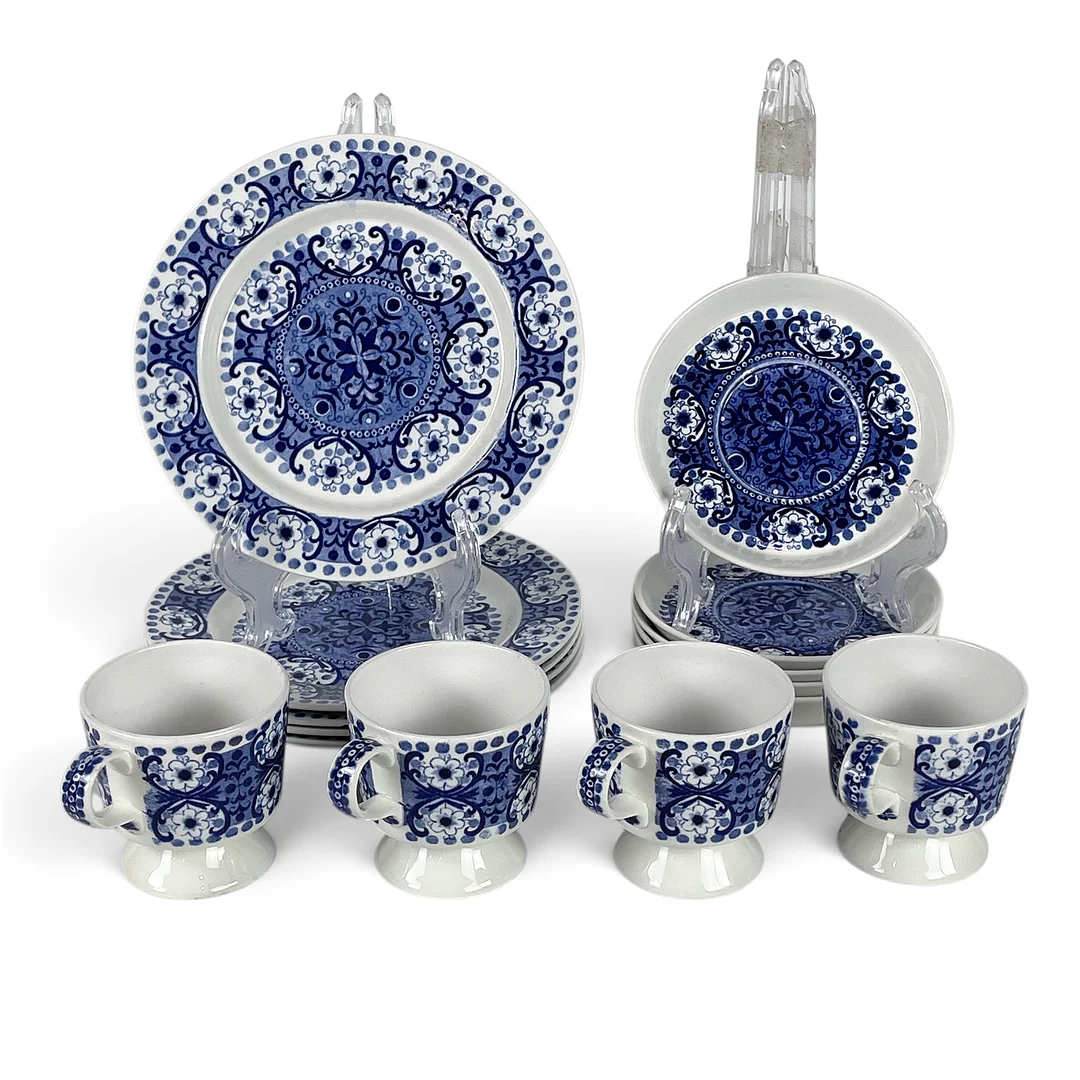 RAIJA UOSIKKINEN. Kaffeservis, 14 delar, "Ali", porslin, Arabia, Finland. — European — Roslagens Auktionsverk