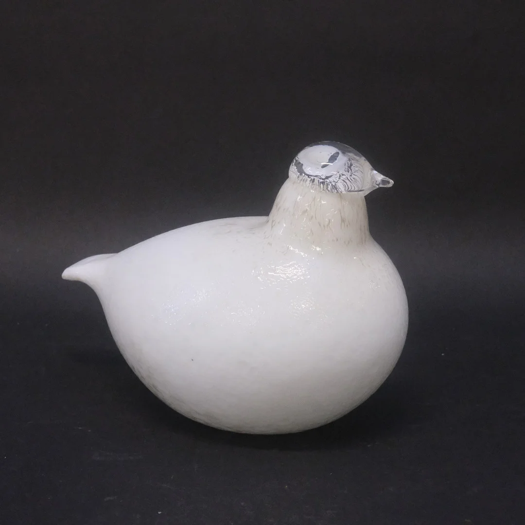 OIVA TOIKKA. GLASSKULPTUR, FÅGEL / FJÄLLRIPA, NUUTAJÄRVI. — Art glass — Björnssons Auktionskammare