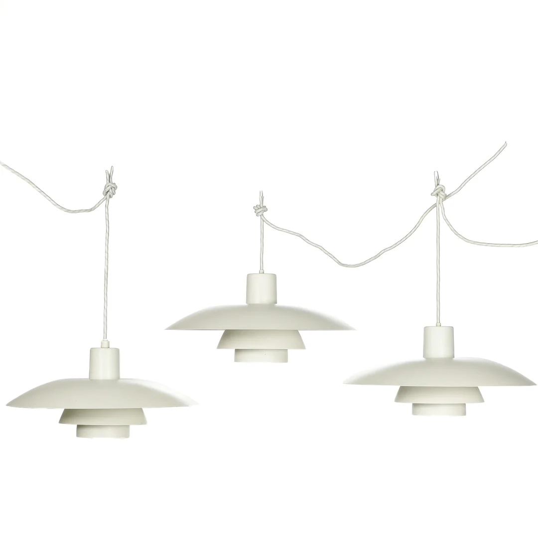 Poul Henningsen. A pair of PH4/3 pendants. (2) — Lamps and lighting/Pendant lights — Lauritz