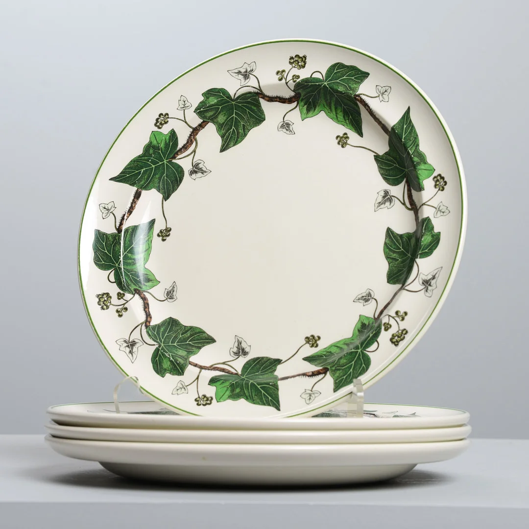 "NAPOLEON IVY", mattallrikar, 4 st, Wedgwood, England. — Tableware — Formstad Auktioner