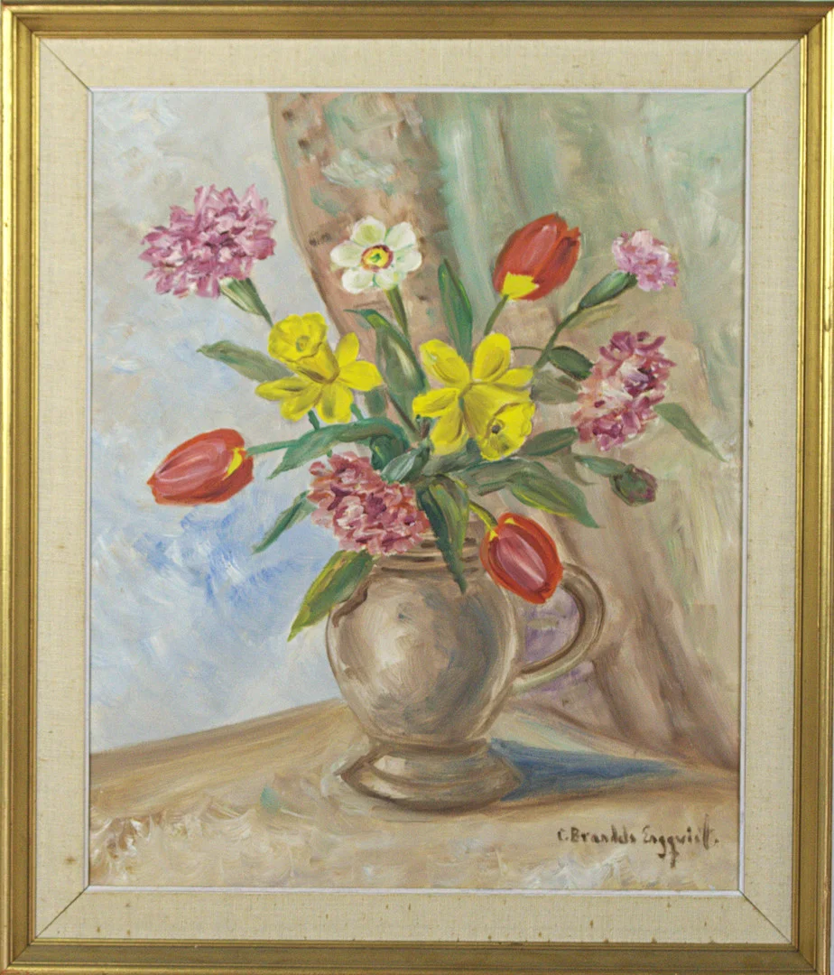 CARIN BRANDEL ENGQVIST. Olja på duk, blomsterstilleben med tulpaner, nejlikor och påskliljor, signerad. — Paintings — Höganäs Auktionsverk