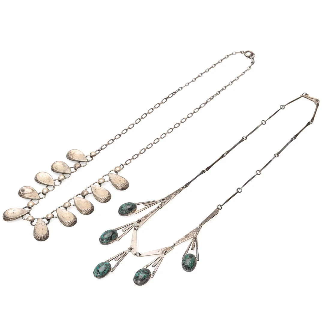 COLLIER, 2 st, silver, cabochonslipade stenar, 1950/60-tal. — Necklace — Auktionsmagasinet Vänersborg