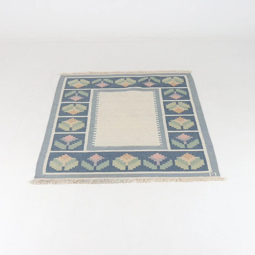 MATTA, röllakan, signerad M. 220 x 173 cm. — European Carpets & Textiles — Stadsauktion Sundsvall