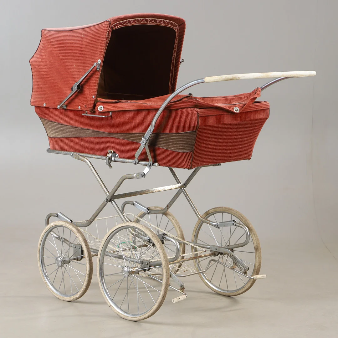 BARNVAGN, Odder barnevognsfabrik A/S, Danmark, 1900-talets mitt. — Miscellaneous — Helsingborgs Auktionskammare
