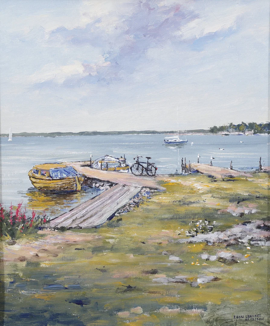 EGON LENNART KARLSSON. "En sommardag på Hasslö". Olja på pannå, signerad. — Paintings — Växjö Auktionskammare