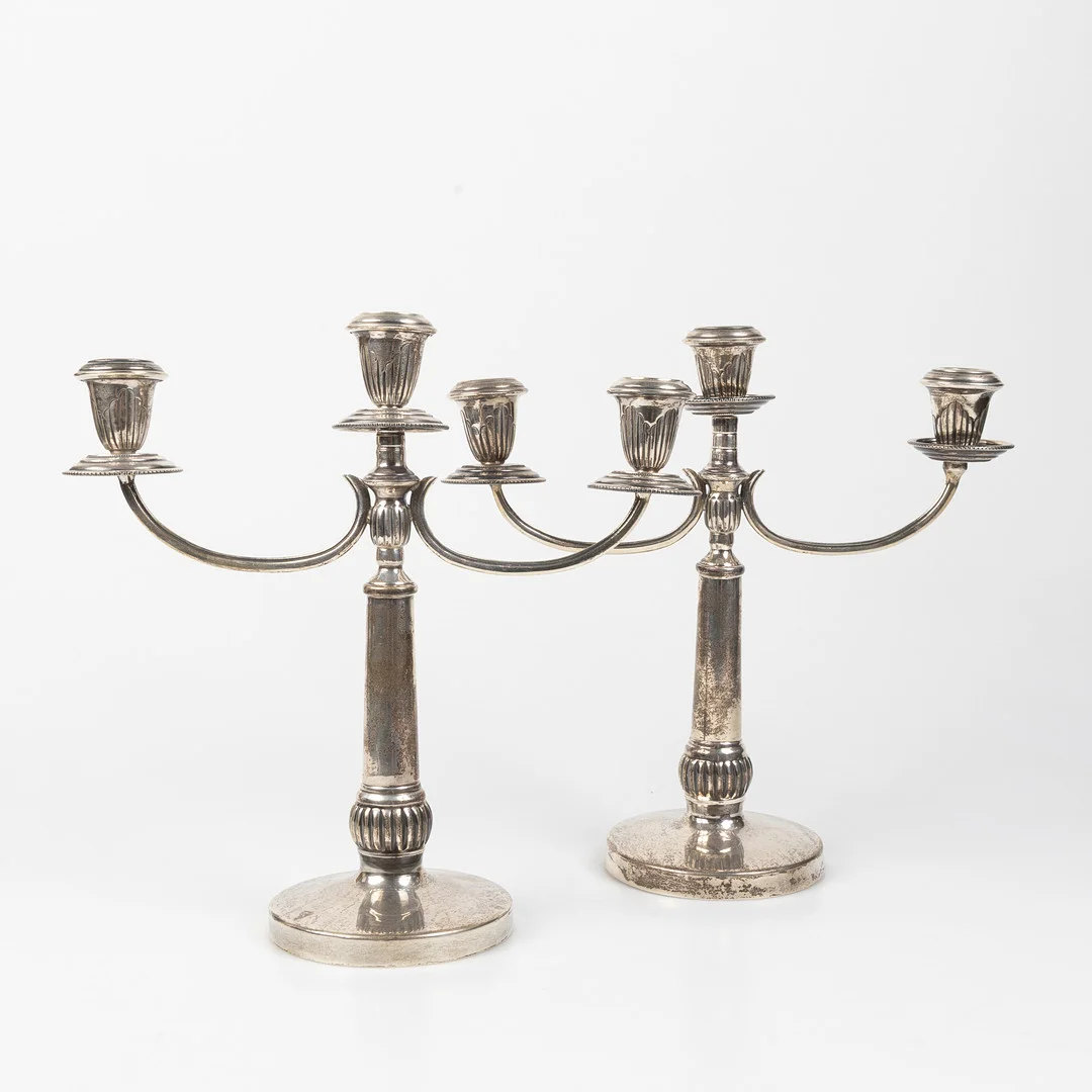 KANDELABRAR, ett par, silver, 900, utländska stämplar. — Silver — Stockholms Auktionsverk Helsingborg