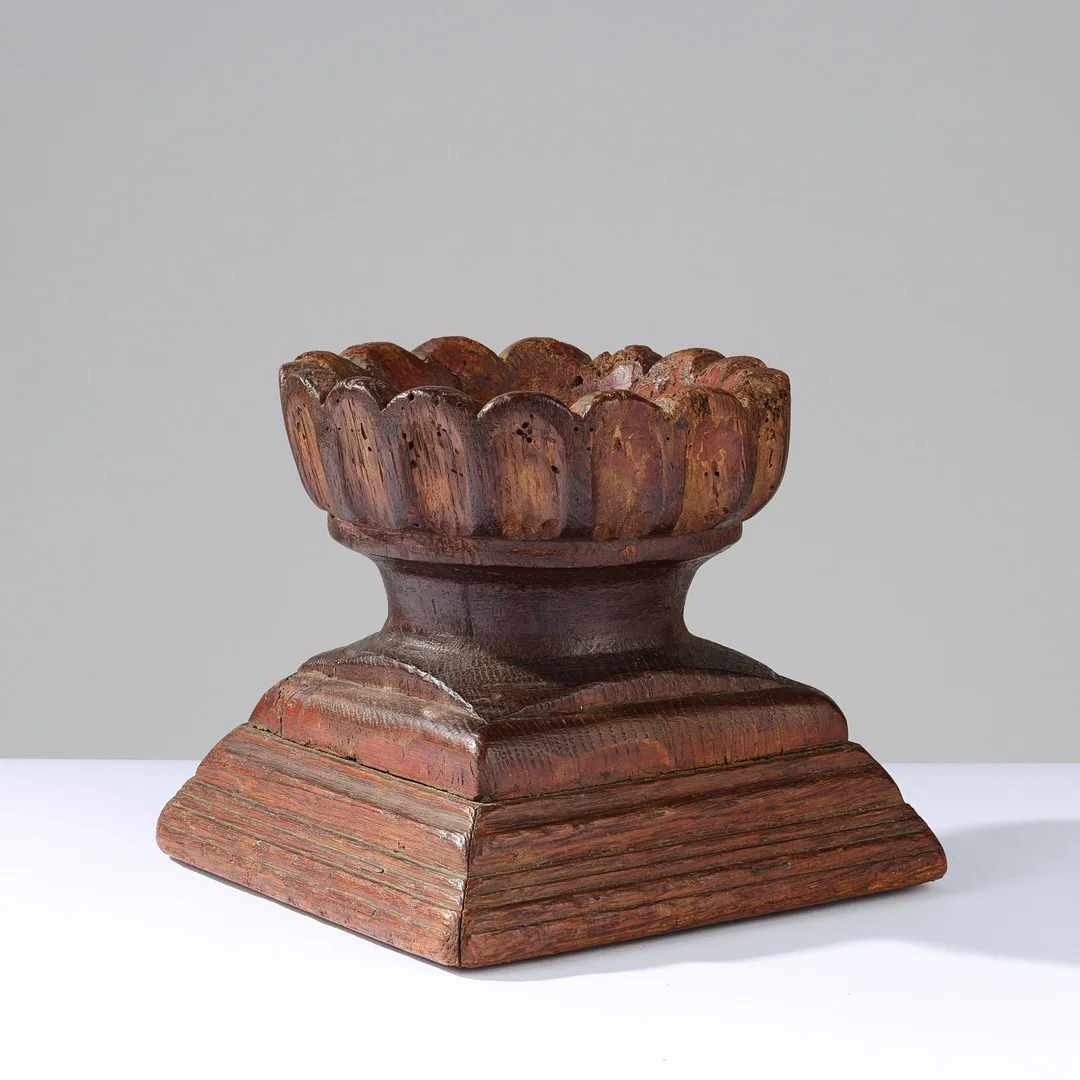 Fragment af udskåret træ, 1700/1800-tallet. — Other collectables — Palsgaard Kunstauktioner