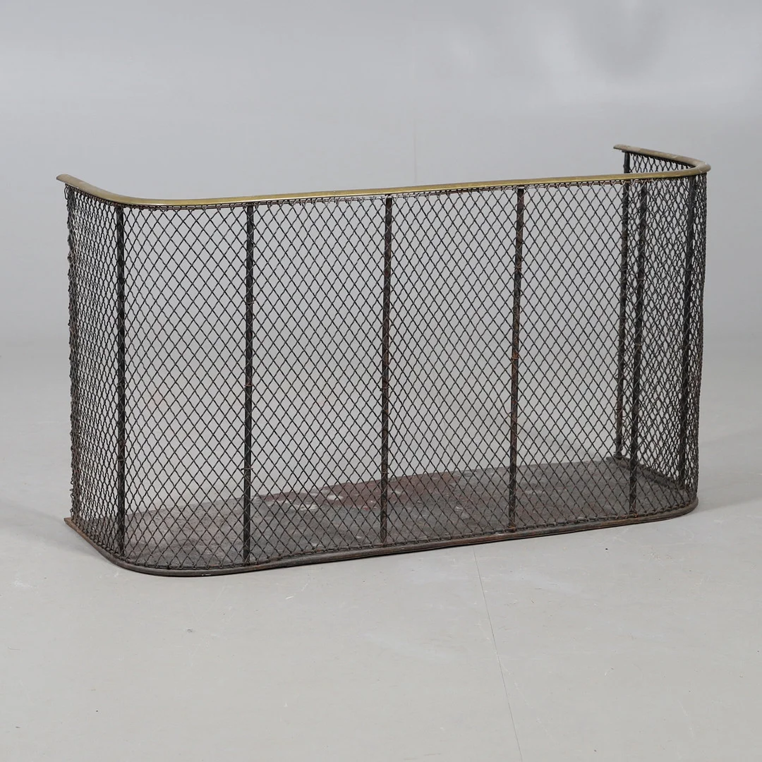 A 20TH CENTURY WIRE MESH FIREGUARD. — Pewter, Brass & Copper — Lawrences Auctioneers