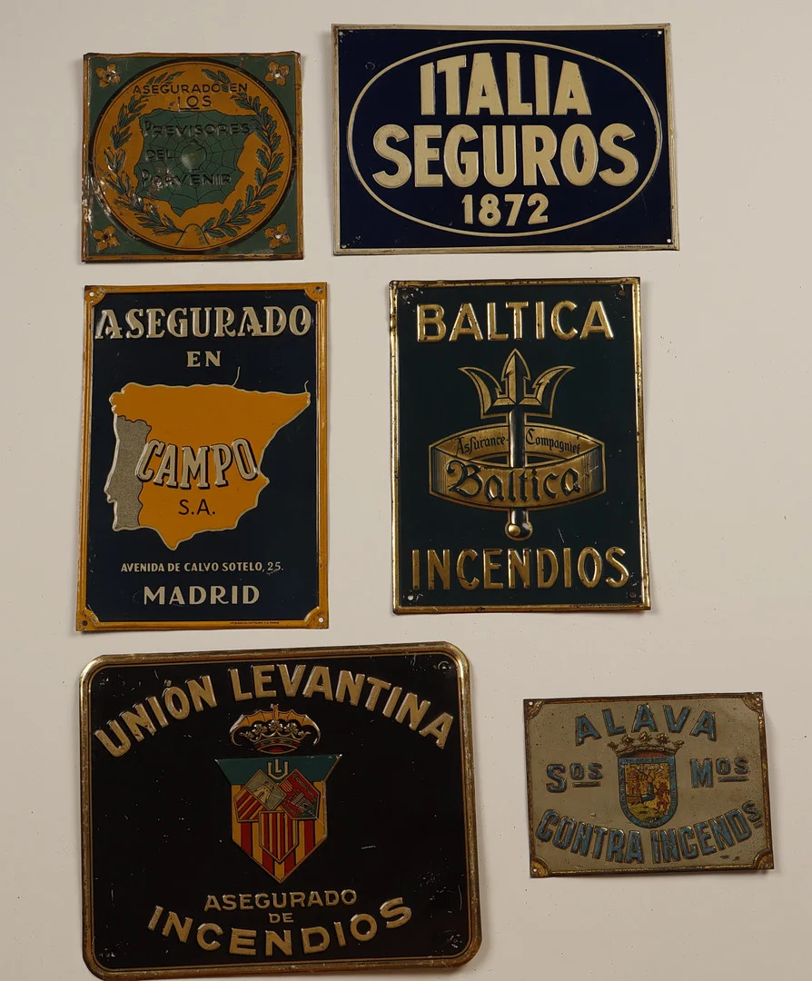 Unión Levantina y otros, 6 placas publicitarias en hojalata estampada y pintada. — Other collectables — Barcelona Auctions
