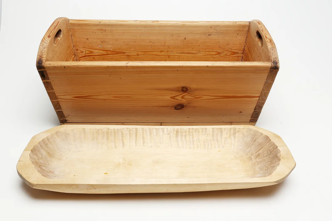TRÅG och FAT, trä, allmoge, 1900-tal. — Bowls & Boxes — Kalmar Auktionsverk