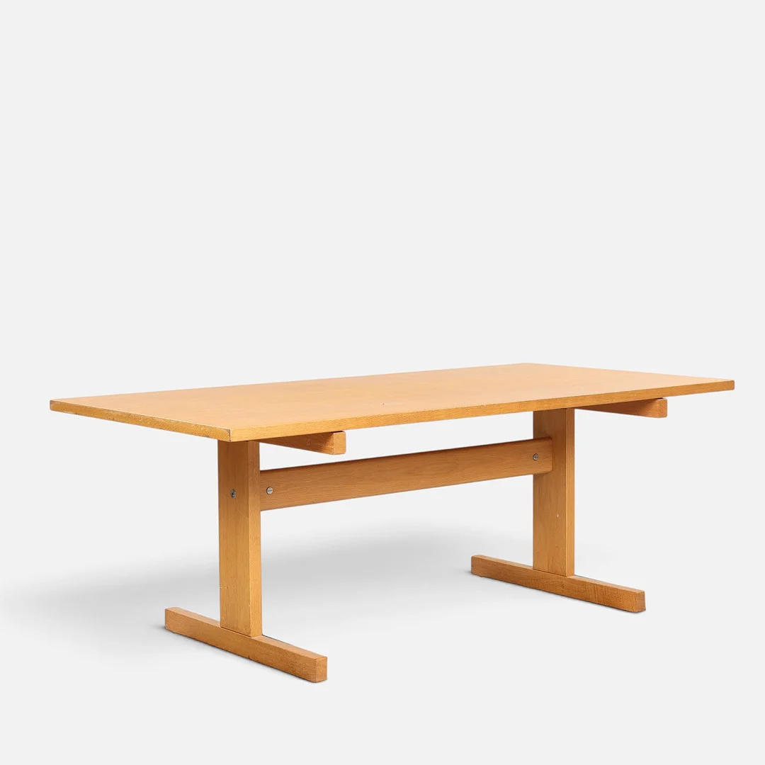 HANS J WEGNER. Spisebord af eg med shakerstel, Andreas Tuck, Danmark, ca. 1960'erne. — Dining tables — Palsgaard Kunstauktioner