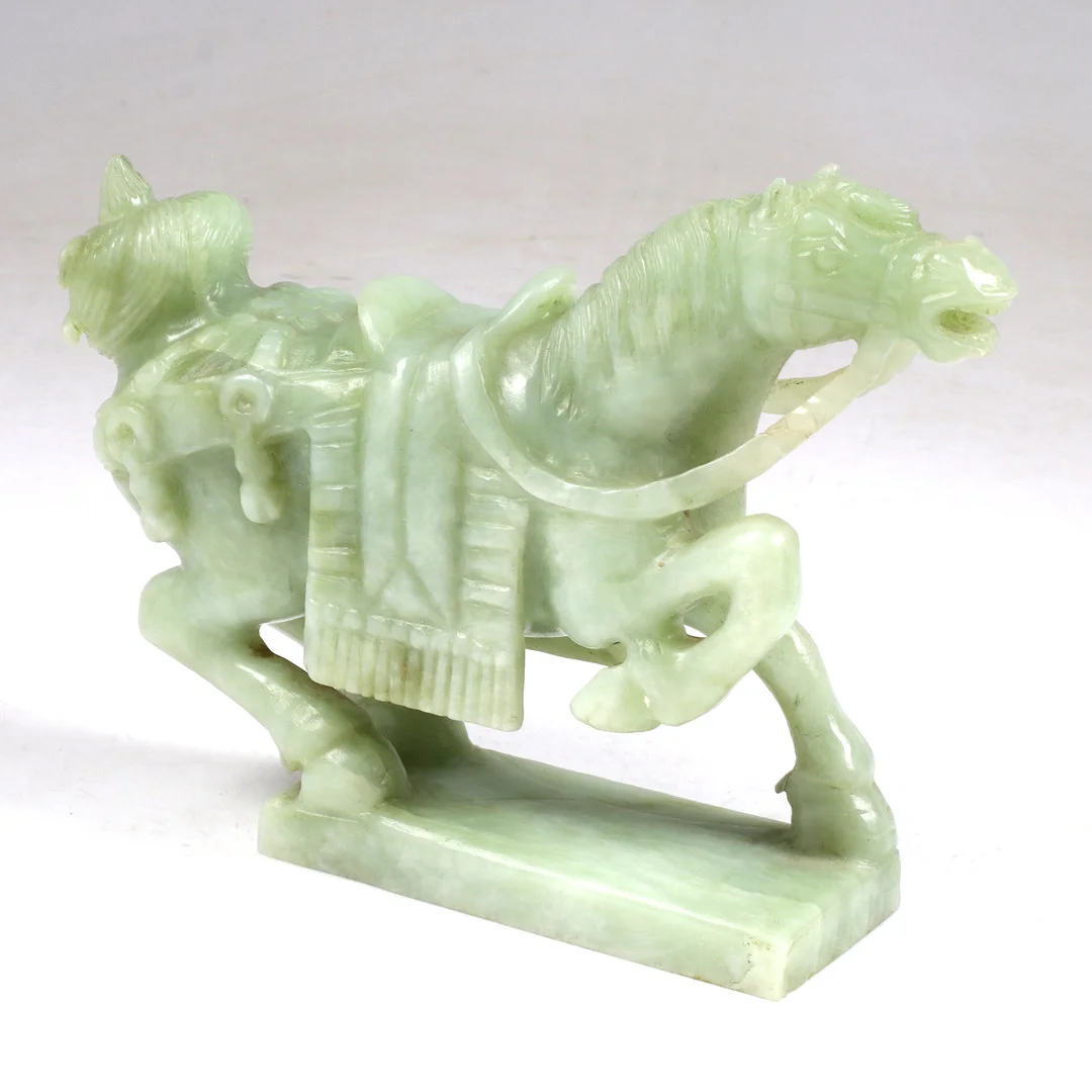 SKULPTUR, Häst, jade/nefrit, Kina, 1900-tal. — Sculptures & Bronzes — Stadsauktion Sundsvall
