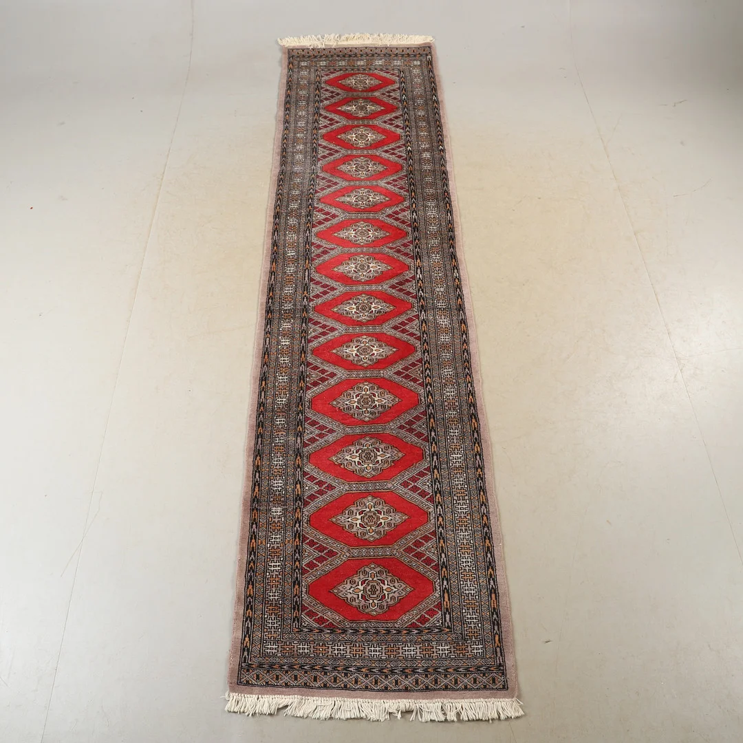 MATTA, galleri, orientalisk, 320 x 80 cm. — Oriental Carpets & Textiles — Helsingborgs Auktionskammare