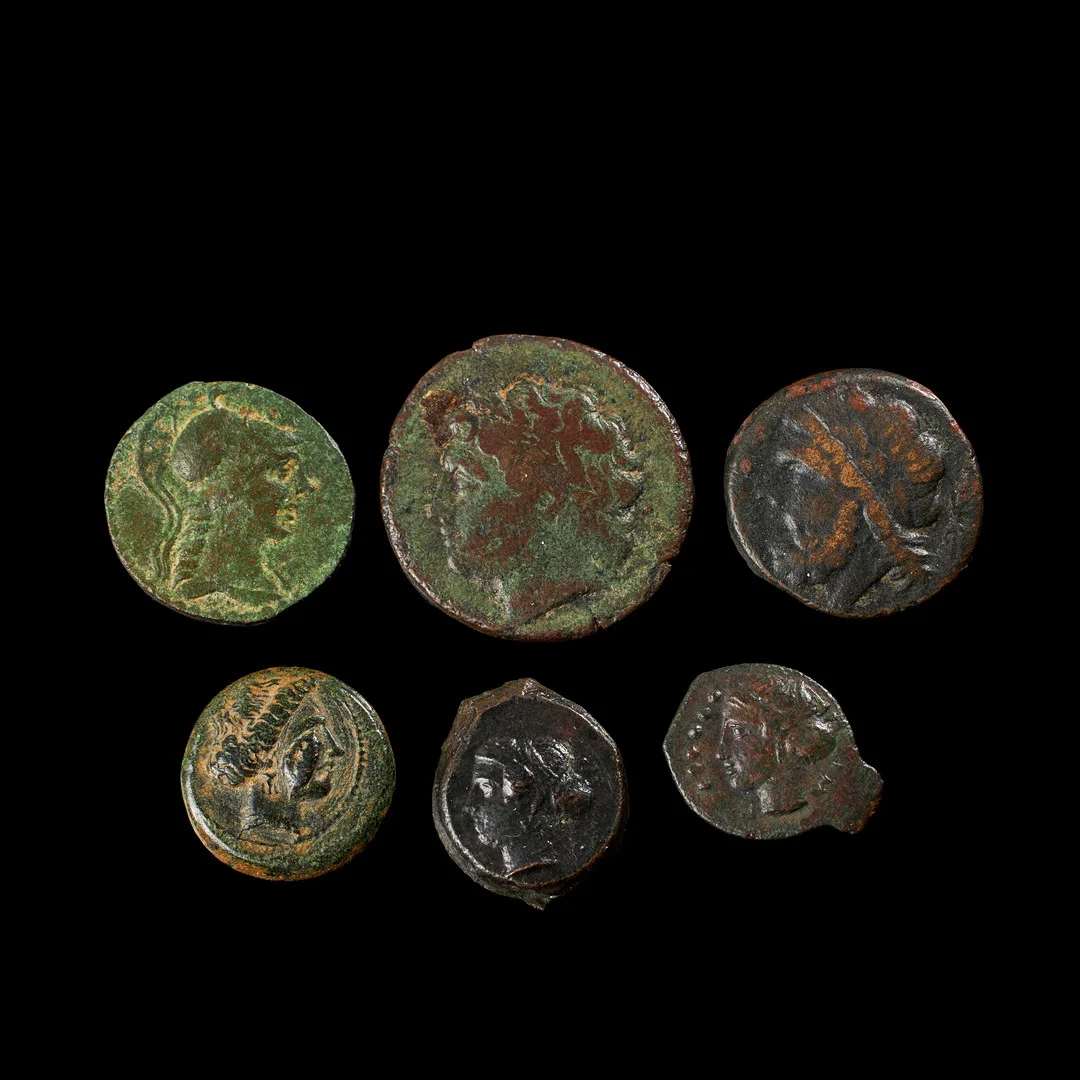 BRONSMYNT, 6 st Magna Graecia, bl a Hemiltron, präglad på Sicilien c 419-411 f Kr. — Coins & Banknotes — Stockholms Auktionsverk Sickla