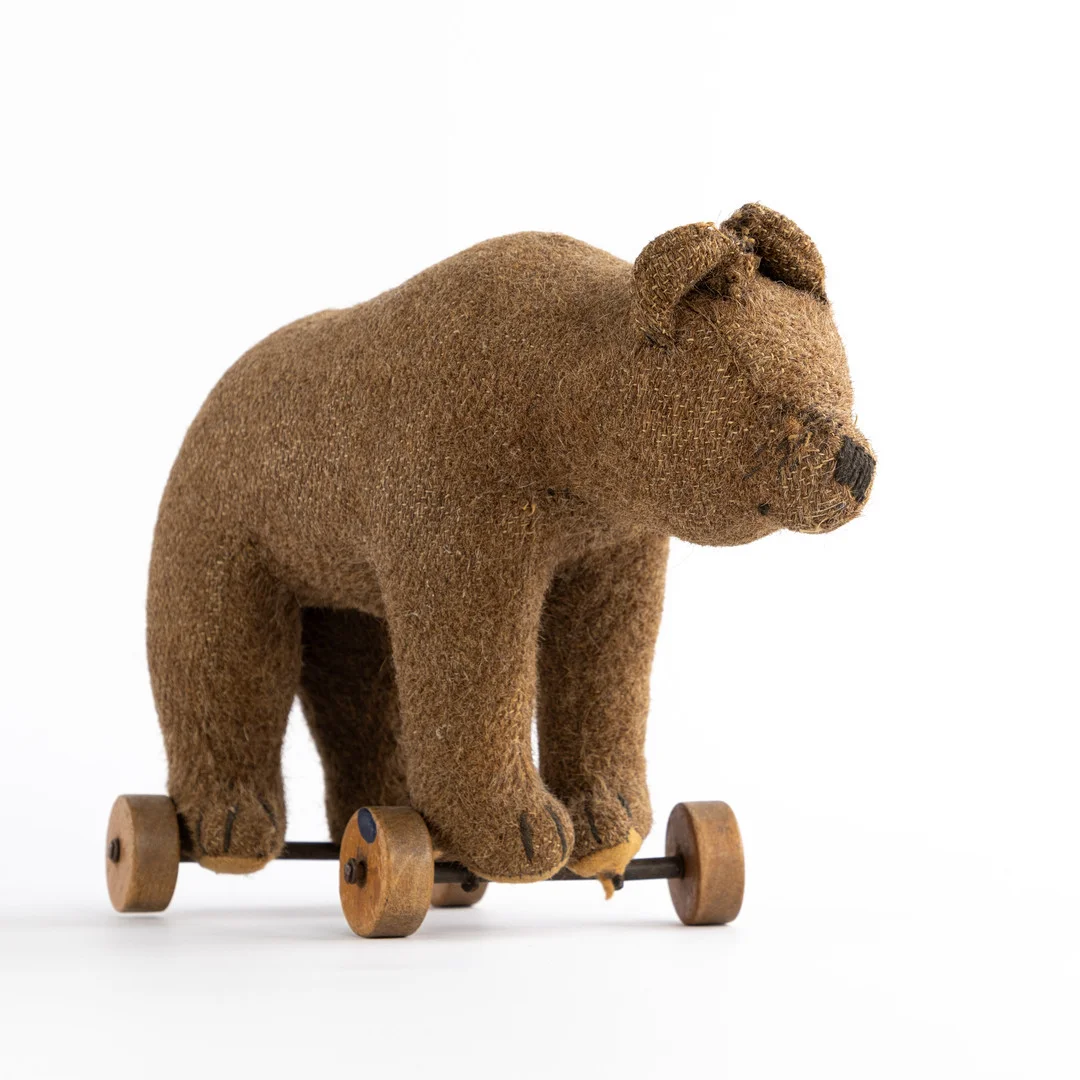 DRAGLEKSAK. Björn, 30/40-tal, Steiff, Tyskland. — Dolls & Teddybears — Karljohan Auktioner