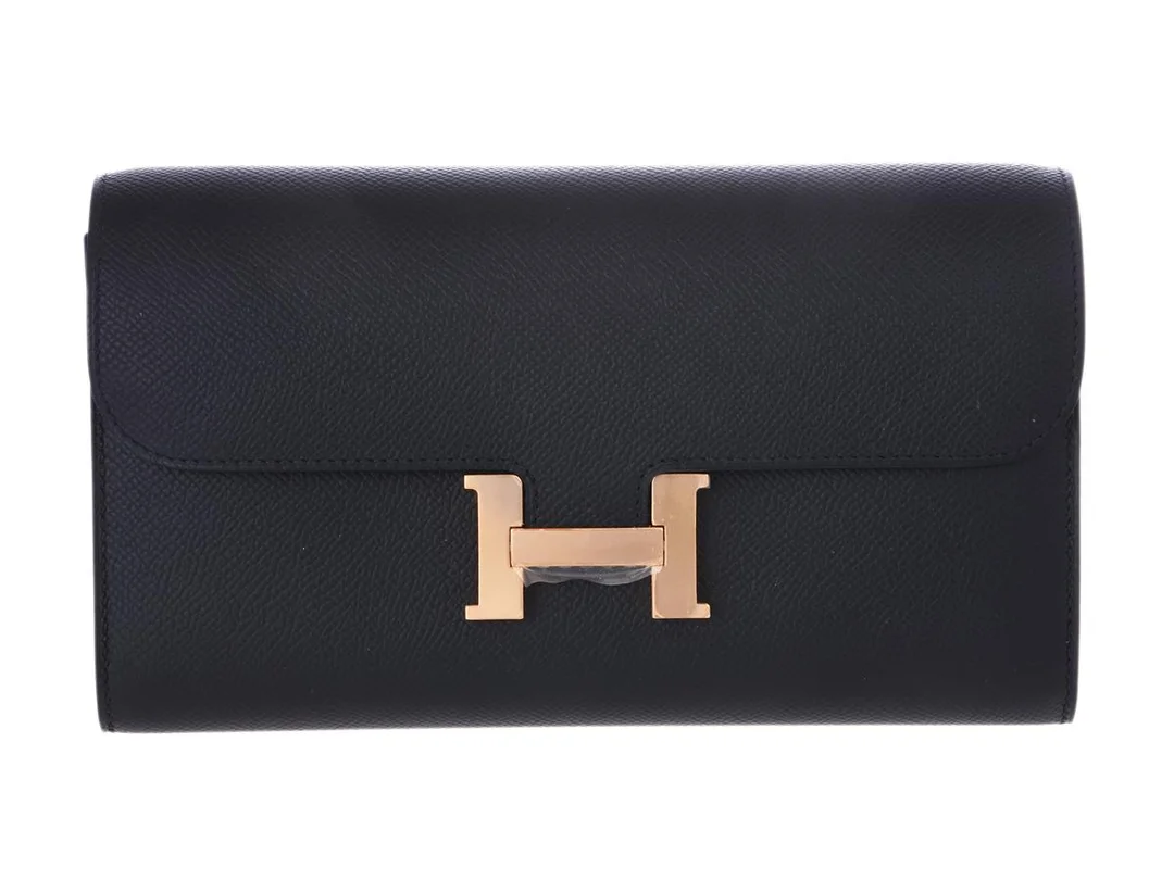 HERMÈS, VÄSKA, Constance To Go Long Wallet, svart Epsom läder, rosé och guldfärgade beslag, 20,5x12x2 cm, märkt Z, år 2021, avtagbar axelrem, liten dustbag, originalkartong, plast kvar på beslag. Excellent Codition. — Accessoarer/Väskor — Kaplans