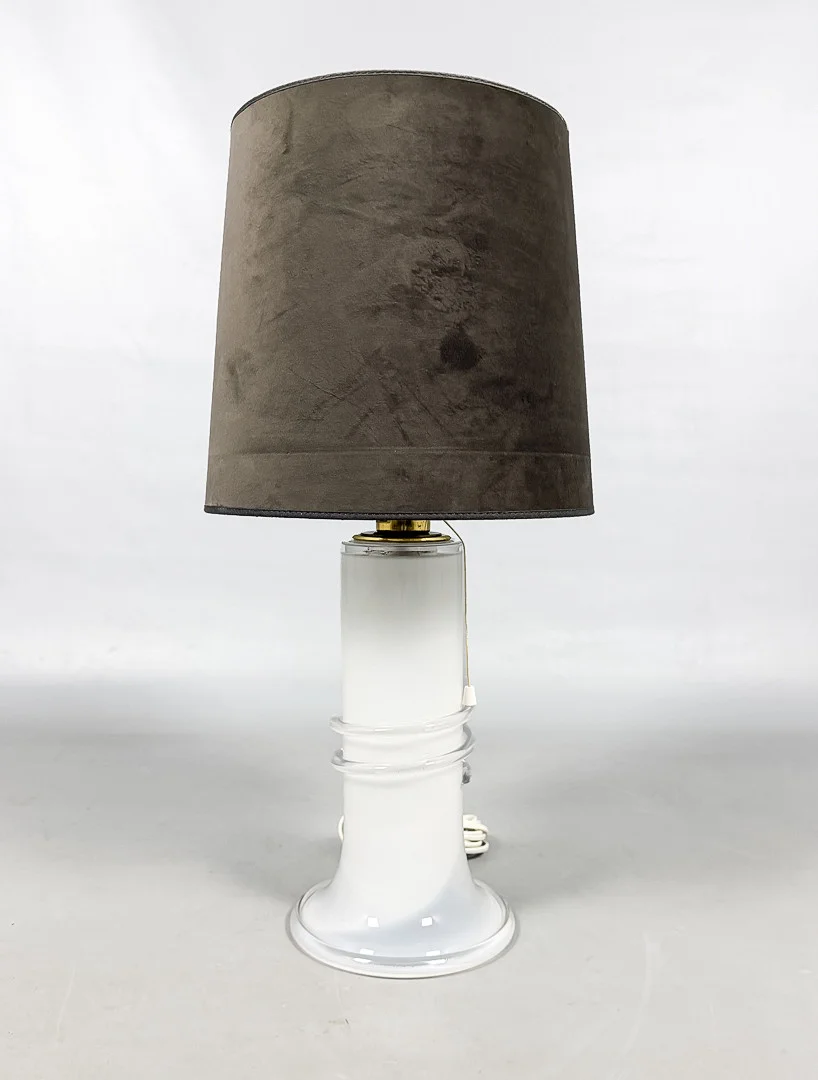 HANNELORE DREUTLER. BORDSLAMPA, glas, Ateljé Lyktan, Åhus, 1970-tal. — Table Lamps — Auktionshuset STO Bohuslän