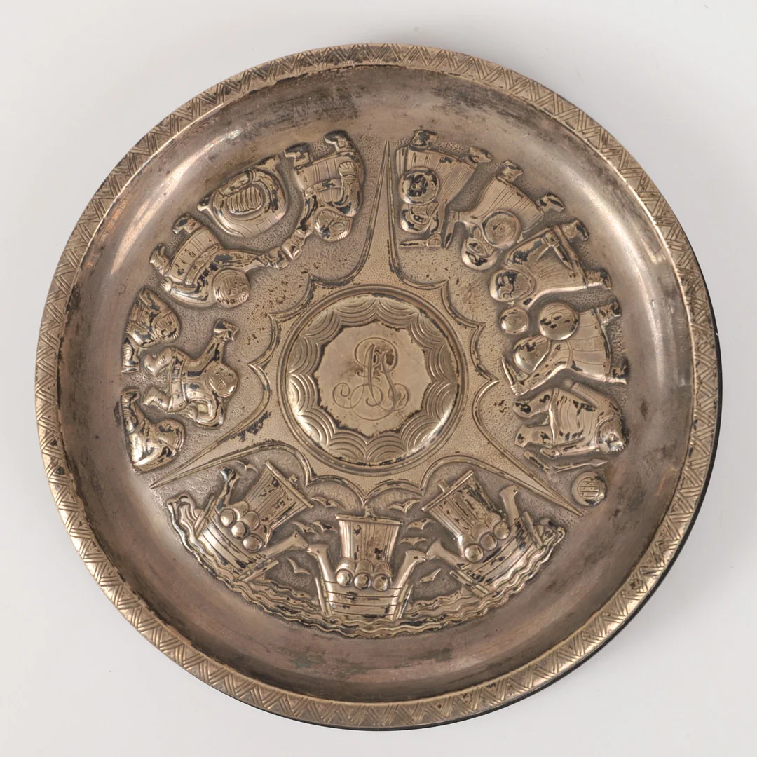FAT, silver m ed reliefdekor, GAB, Stockholm, 1952. — Silver — Helsingborgs Auktionskammare