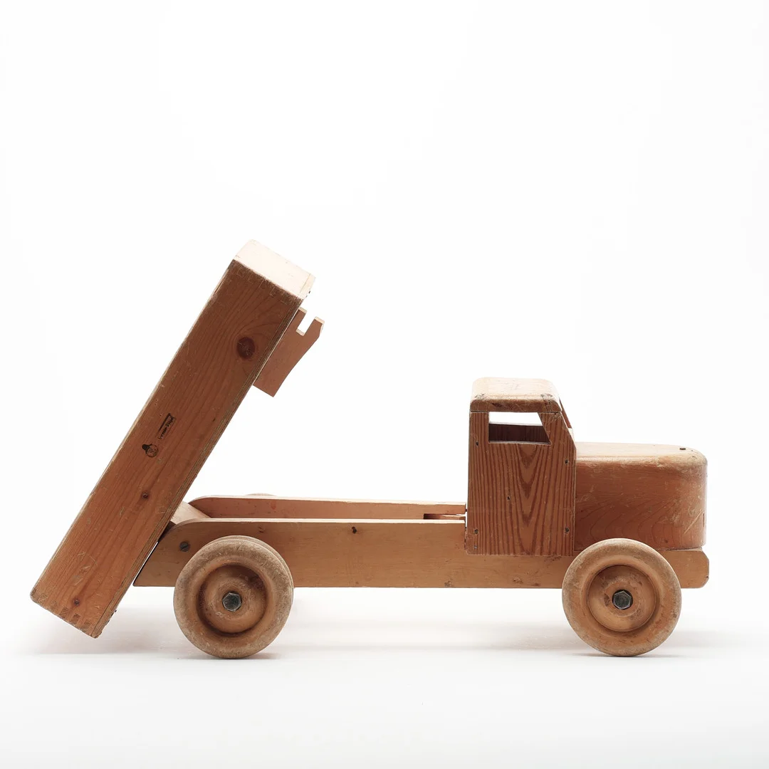 LASTBIL, trä, Gemla-Slöjd, 1900-talets mitt. — Toys — Uppsala Auktionskammare