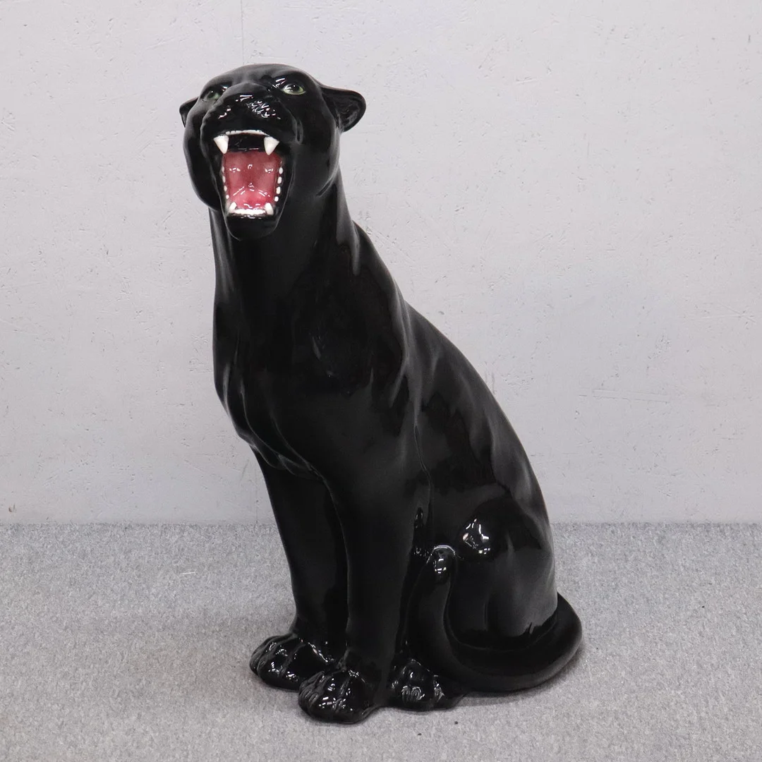 GOLVSKULPTUR, svart panter i porslin. — European — Markus Auktioner