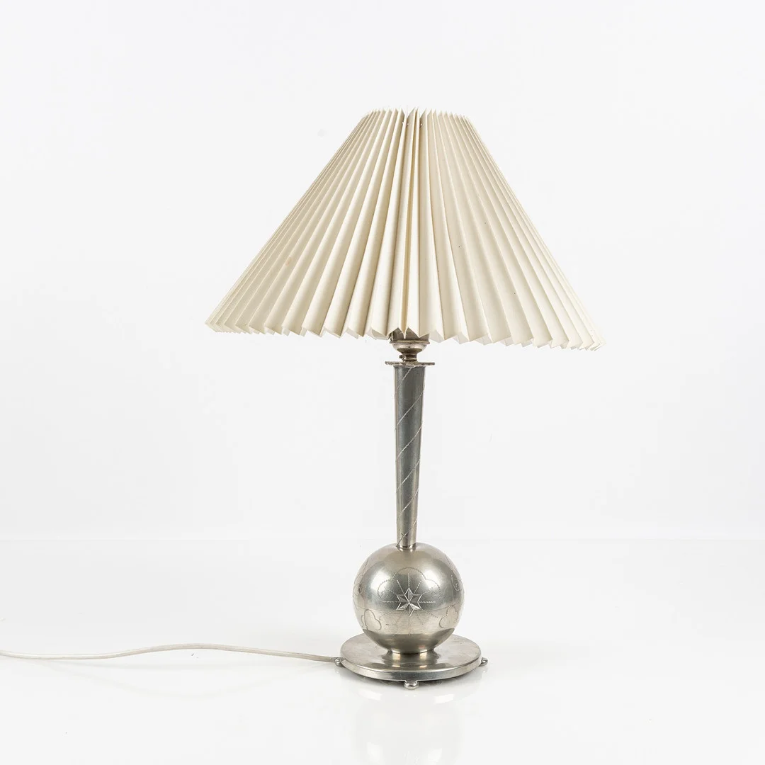 CELESTINE ANDERSSON. Bordslampa, tenn, Swedish Grace, 1930. — Table Lamps — Stockholms Auktionsverk Helsingborg