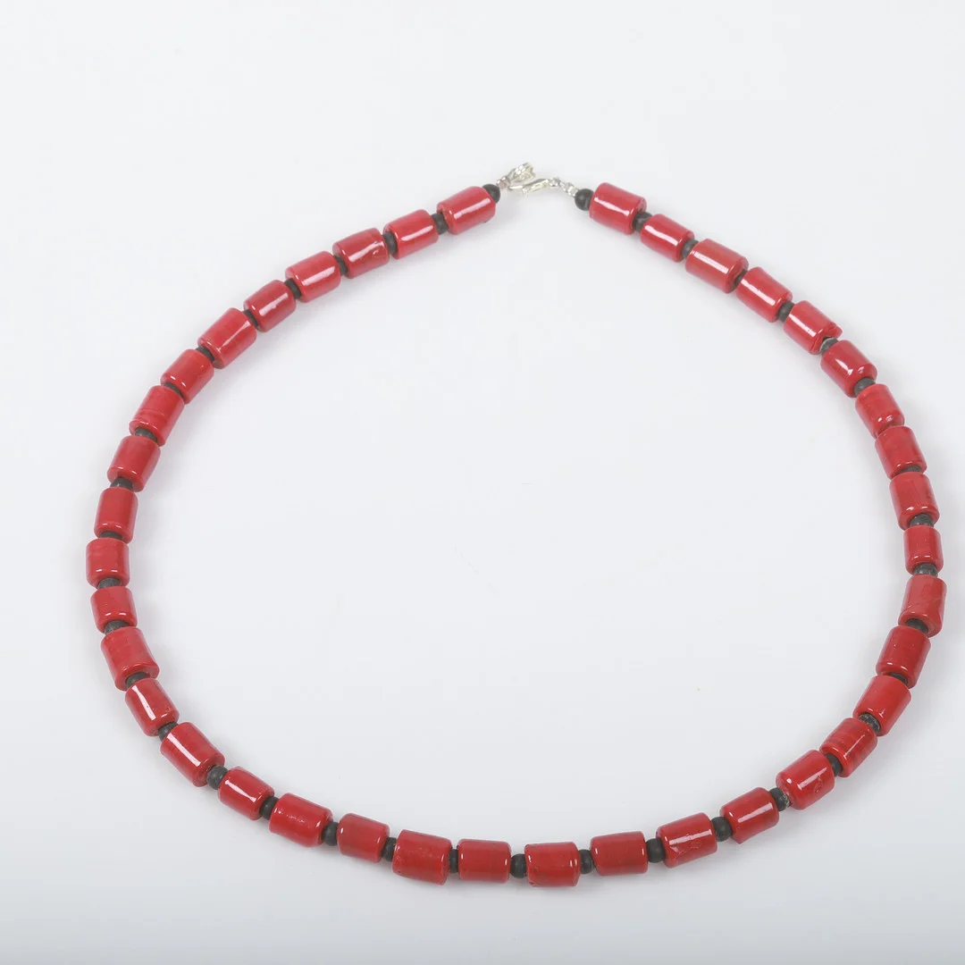 COLLIER, röd korall m. m. — Necklace — Helsingborgs Auktionskammare
