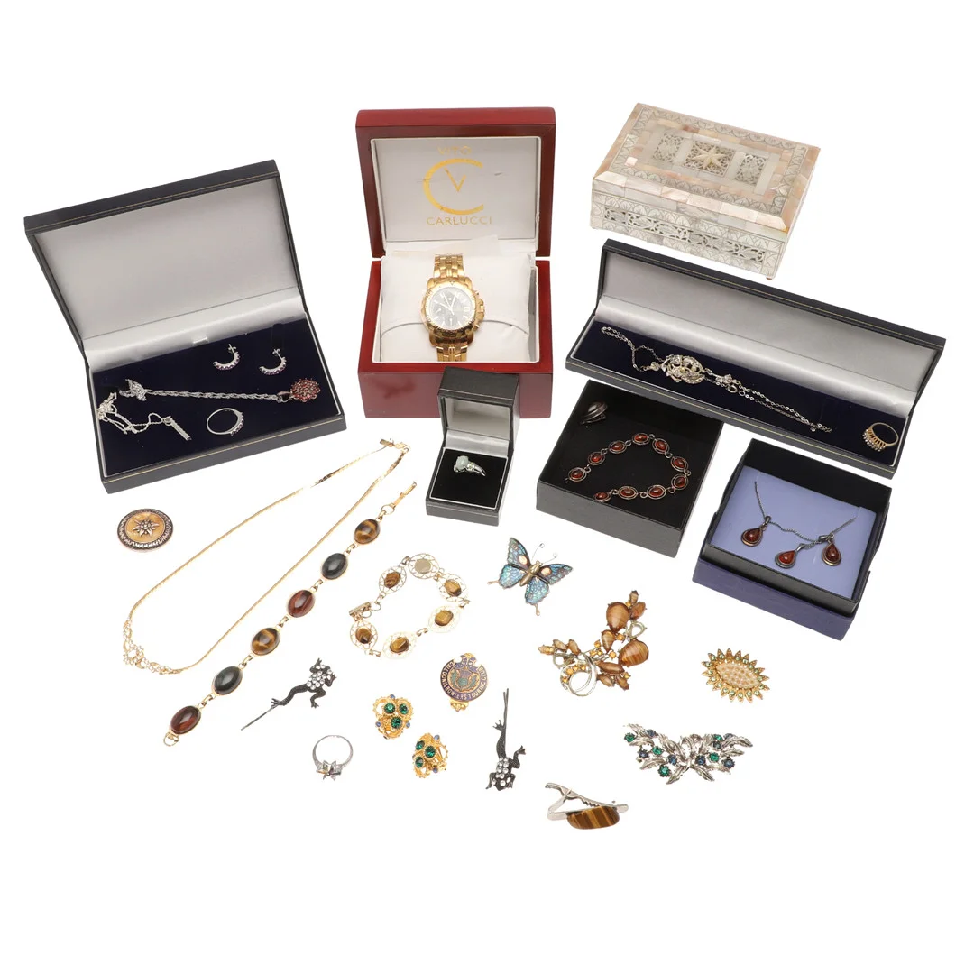 ITEMS OF SILVER AND COSTUME JEWELLERY. — Objet de vertu & Miscellaneous — Lawrences Auctioneers