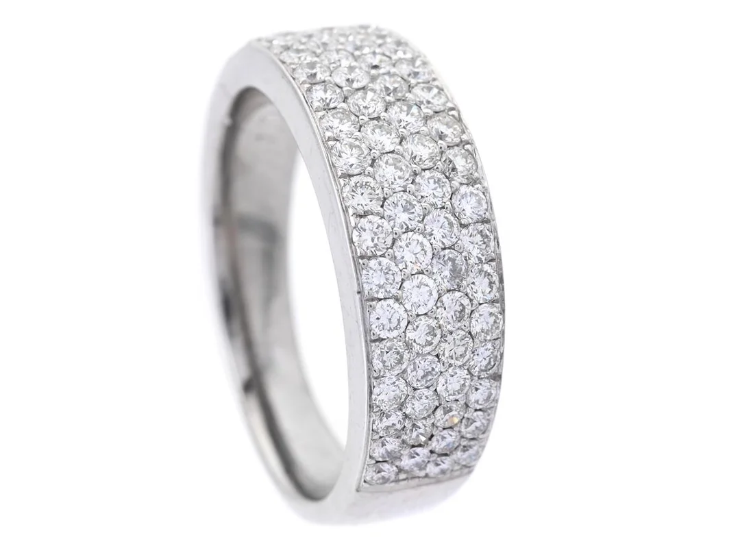 STRÖMDAHLS, ring, 18K vitguld, 68 briljantslipade diamanter 1,00 ctv, TW/VS-SI, stl 17,25 mm, vikt 6,7 g. — Smycken/Ring — Kaplans