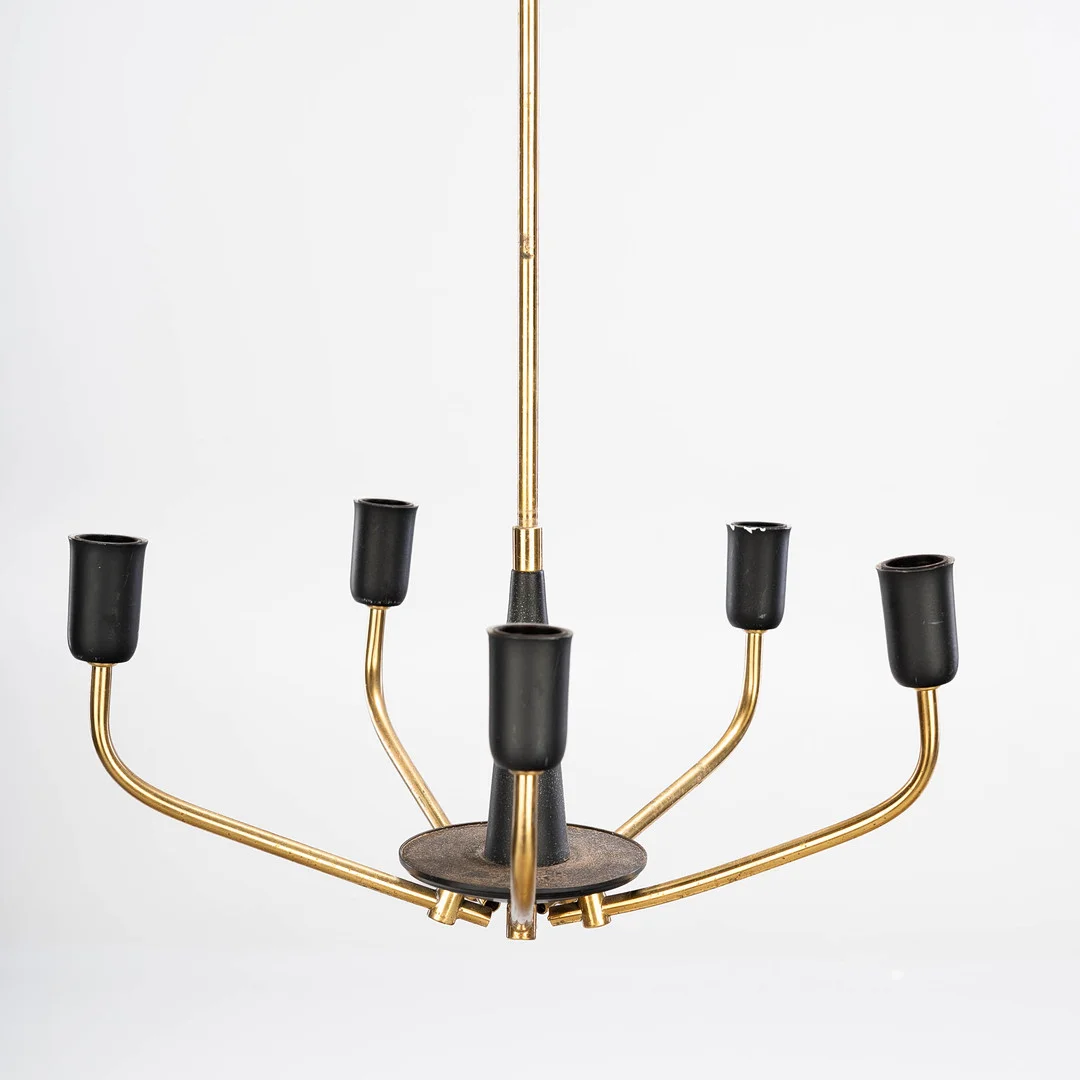 Taklampa, 5 ljuspunkter, Mässing och Svartlackerad Metall. — Ceiling lights — Norrlands Auktionsverk