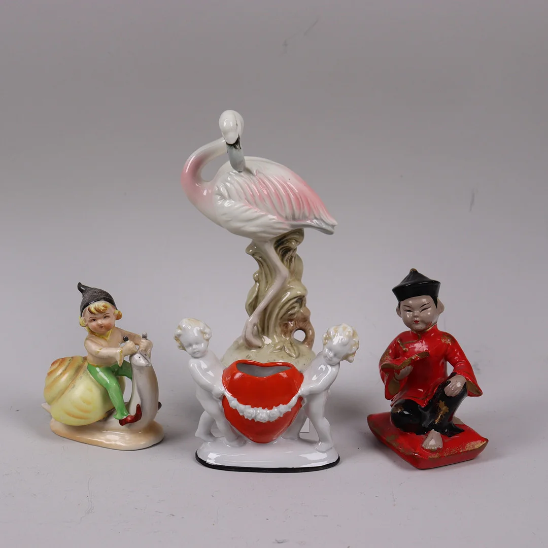 FIGURINER, pojke på snigel, flamingo, kines mm, porslin, 4 st. — European — Markus Auktioner