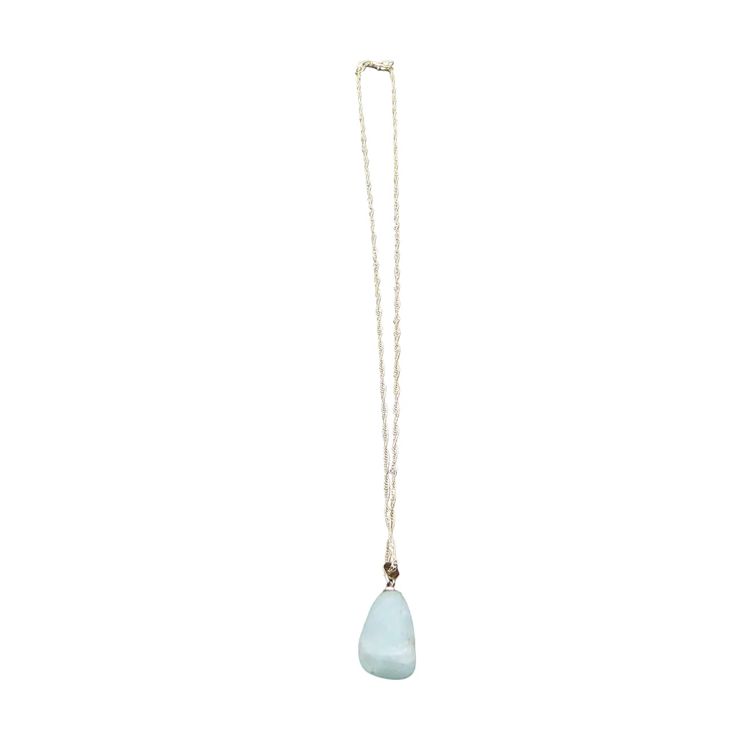 925ER SILBER HALSKETTE MIT EINEM NATÜRLICHEM AQUAMARIN ANHÄNGER. — Necklace — Auktionshaus Stuber's Hammerschlag