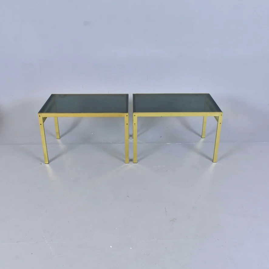 SOFFBORD, 1 par, mässing med tonade glasskivor. — Tables — Halmstads Auktionskammare