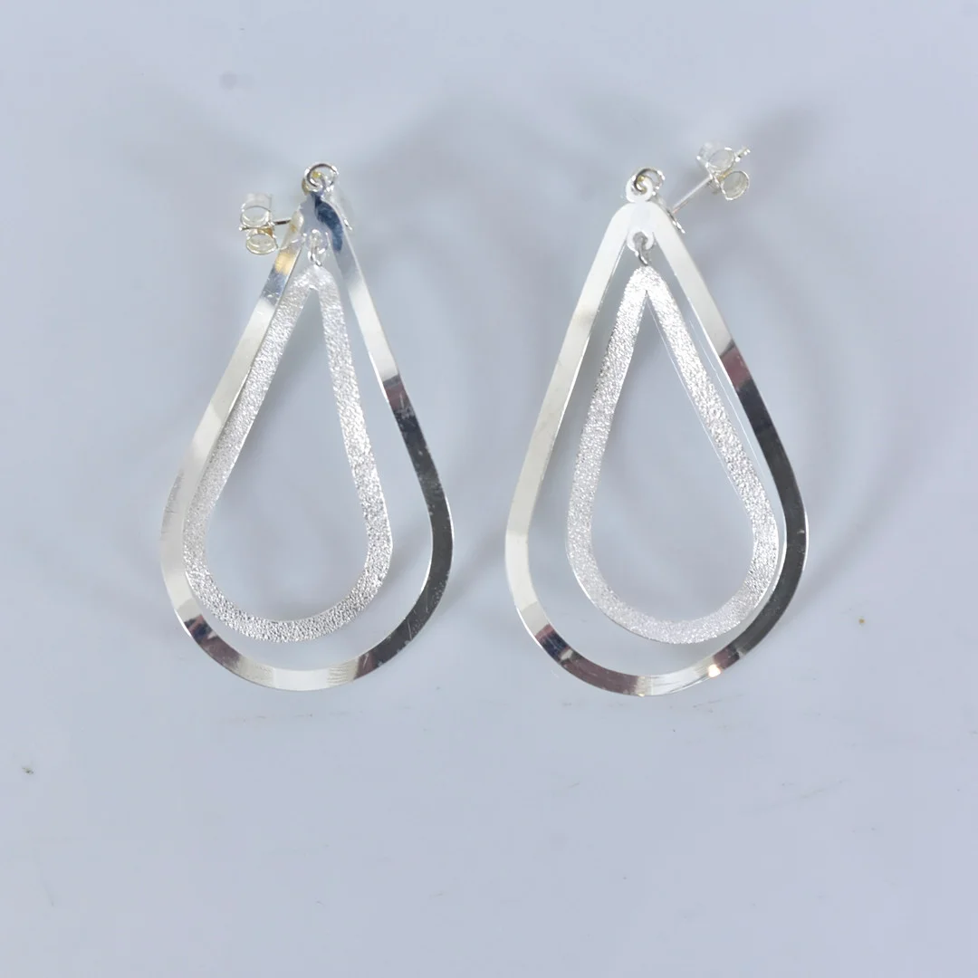 ÖRHÄNGEN, ett par, sterlingsilver. — Earrings — Halmstads Auktionskammare