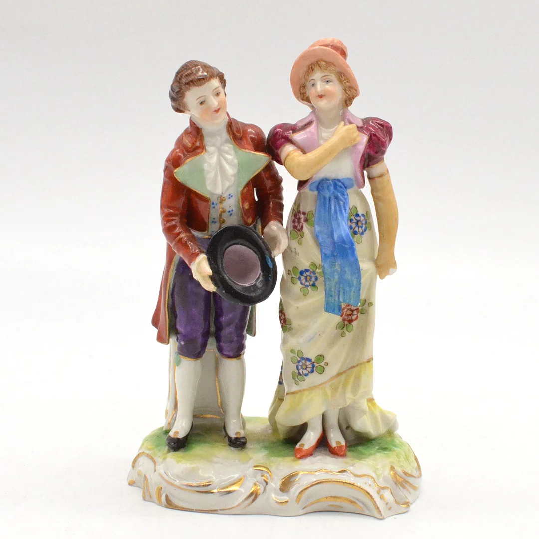 VOLKSTEDT, ANTON MÜLLER & CO.. THÜRINGER PORZELLANFIGUR "PÄRCHEN", FRÜHES 20. JAHRHUNDERT, POLYCHROM MIT GOLDMALEREI. — European — Kunst- und Auktionshaus Kleinhenz