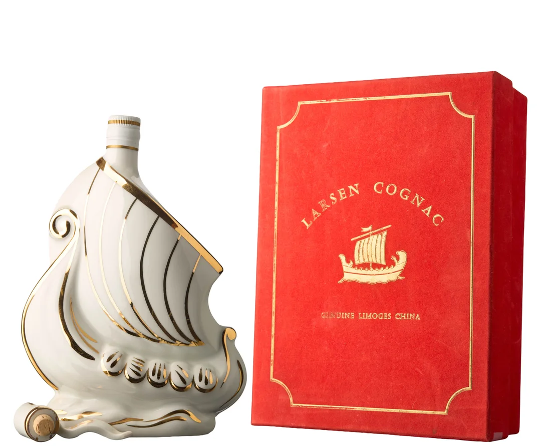 1 x Larsen Cognac Fine Champagne Viking Ship (OB) — 1 x Larsen Cognac Fine Champagne Viking Ship (OB) — Vin/Brennevin — Blomqvist