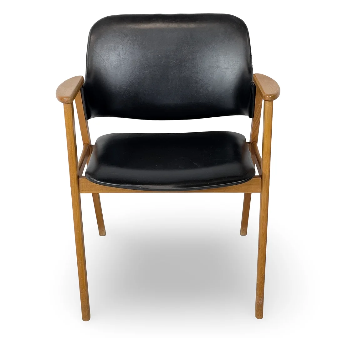 KARMSTOL, trä med galonklädsel, 1950/60-tal. — Armchairs & Chairs — Roslagens Auktionsverk