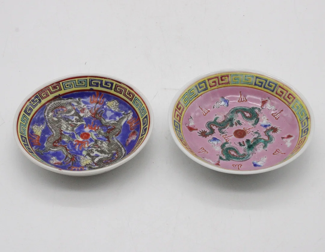 Zwei chinesische Porzellanschalen, um 1960. — Ceramics & Porcelain — Kunst- und Auktionshaus Kleinhenz
