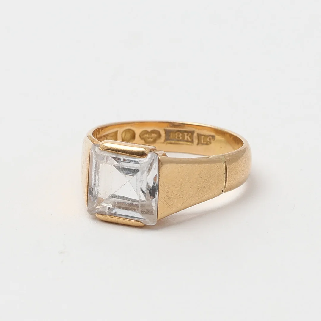 RING, guld 18K med bergkristall. — Rings — Uppsala Auktionskammare