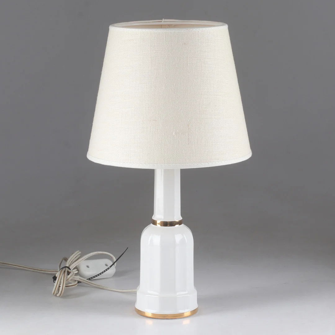 BORDSLAMPA, porslin, Søholm Danmark, 1900-talets mitt. — Table Lamps — Stadsauktion Sundsvall