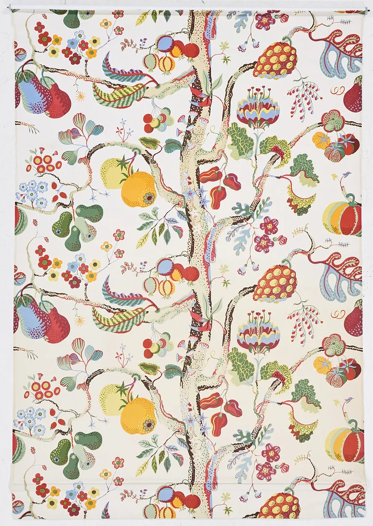 RULLGARDIN, i textilen "Vegetable Tree", Josef Frank, Firma Svenskt Tenn. — Textiles — Stockholms Auktionsverk Magasin 5