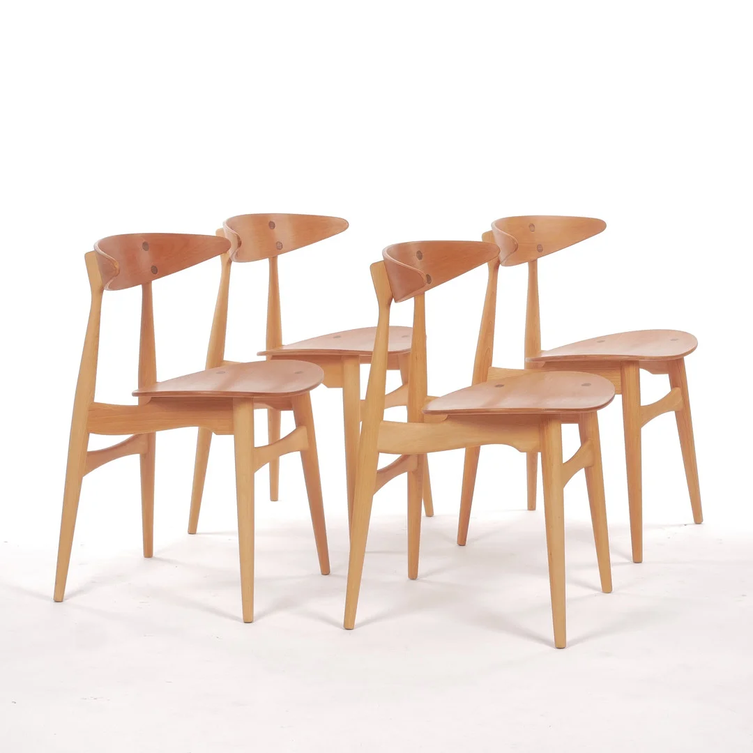 HANS J WEGNER. Stolar, 4 st, CH33, Carl Hansen & Søn, omkring 2015. — Armchairs & Chairs — Auktionsfirma Kenneth Svensson i Kalmar