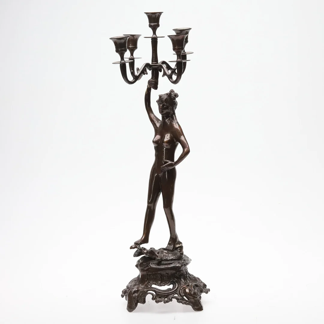 KANDELABER, patinamålad mässing. 5 ljushållare, kvinnomotiv. 1900-tal. — Candlesticks — Örebro Stadsauktioner